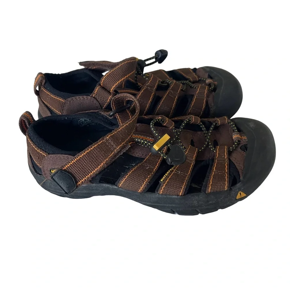 KEEN Youth Newport H2 Brown Strap Outdoor Water Sandals. Size 4
